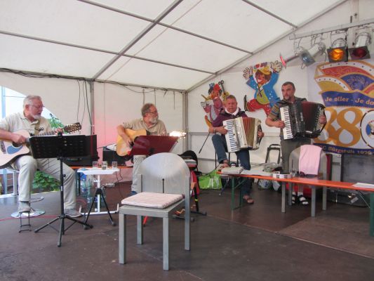 Strassen-_und_Hoffest 2014_109.jpg